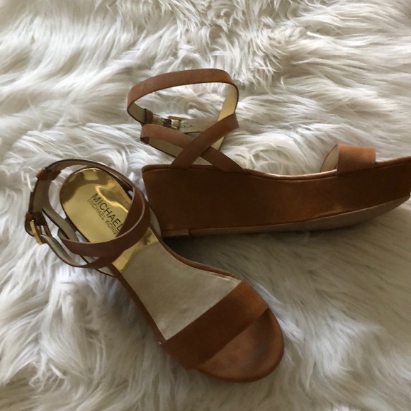 MK platform Sandals. - Picture 2 of 3
